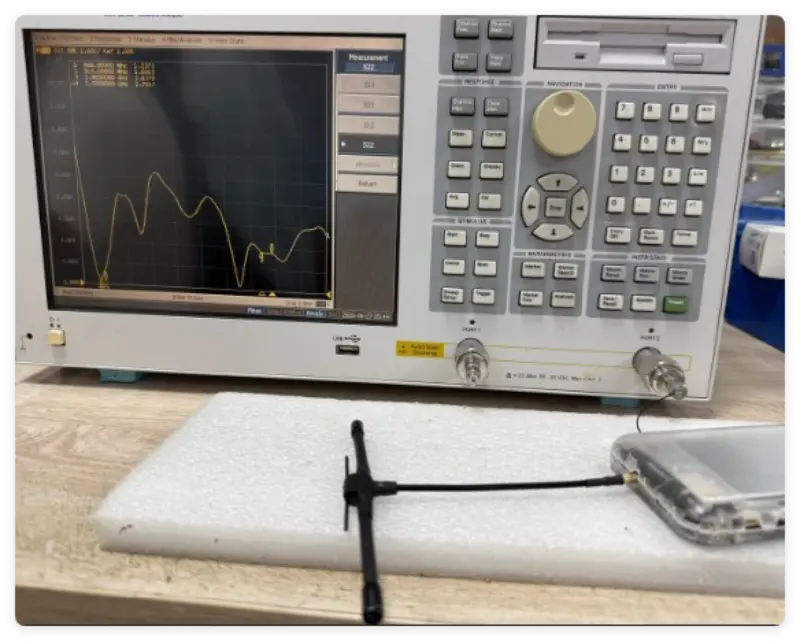 Miks on antenni valimisel oluline pöörata tähelepanu VSWR-ile (Voltage Standing Wave Ratio)?